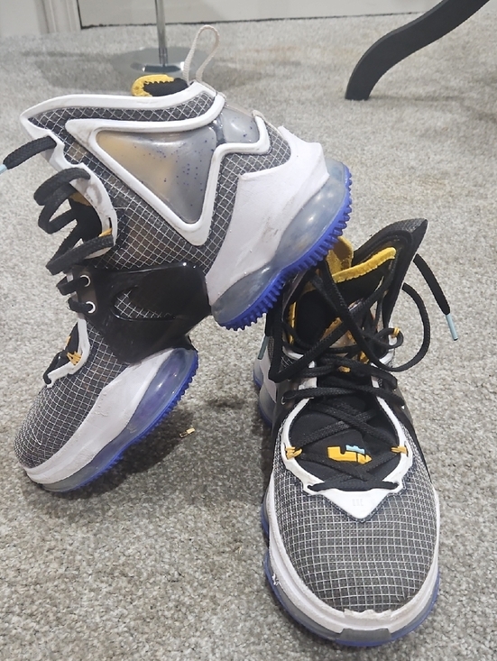 Nike LeBrons EP 19 Graduate Mens Shoes -Authenticated size 7.5 main image 2